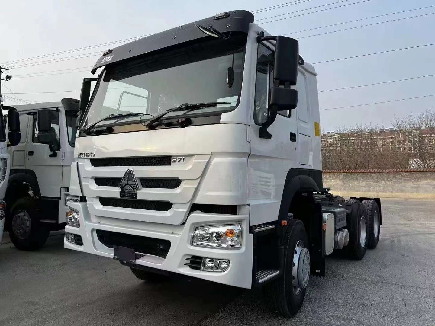 SINOTRUK HOWO 10 WHEELERS Sunkvežimių vilkikas yra paruoštas siuntimui